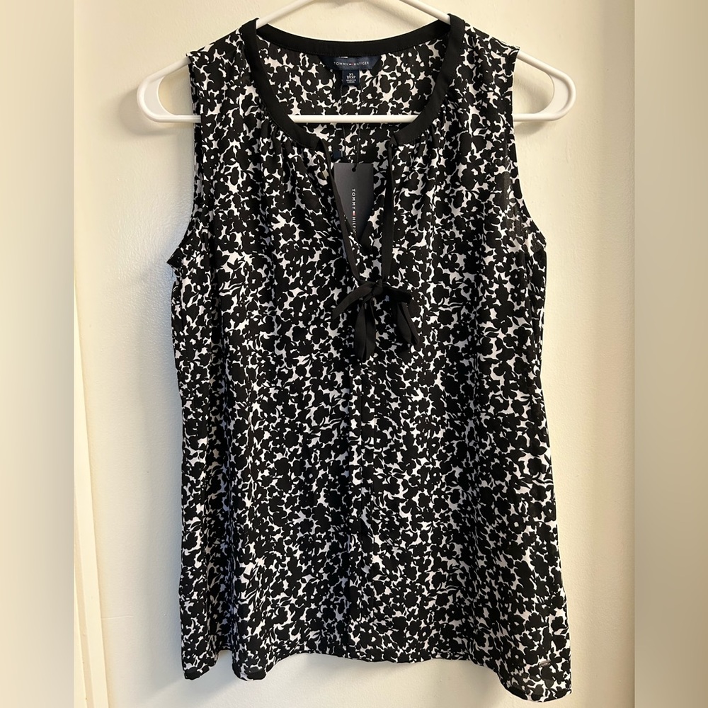 Tommy Hilfiger Sleeveless Top, SIZE XS nwt black&white